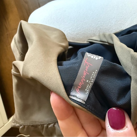 FP MOVEMENT RIGHTEOUS RUNSIE - Picture 4 of 4